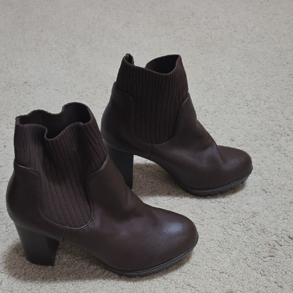 Elegant Brown Ankle Booties - Picture 3 of 6